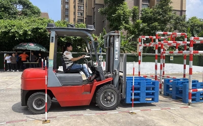 叉車司機實操考試現(xiàn)場二