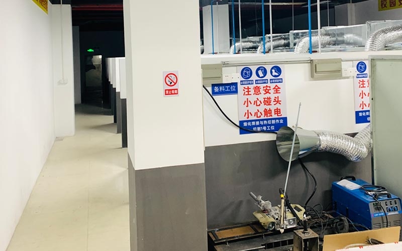 焊工實操室一角（半自動等離子切割）